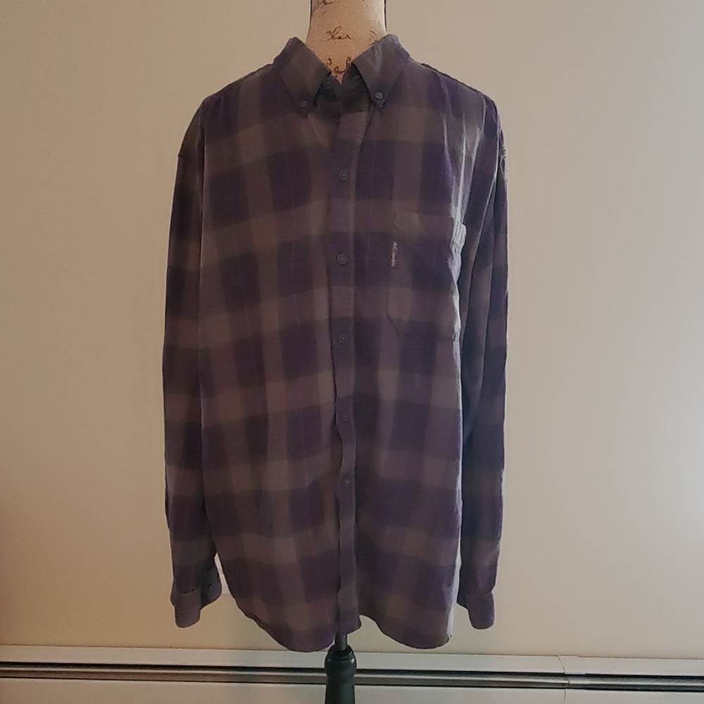 Men's long-sleeved plaid button down